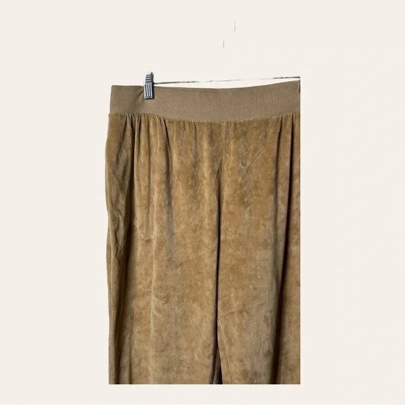 0065. ABOUND VELVET JOGGERS GOLD IN COLOR SIZE LARGE - Picture 3 of 10
